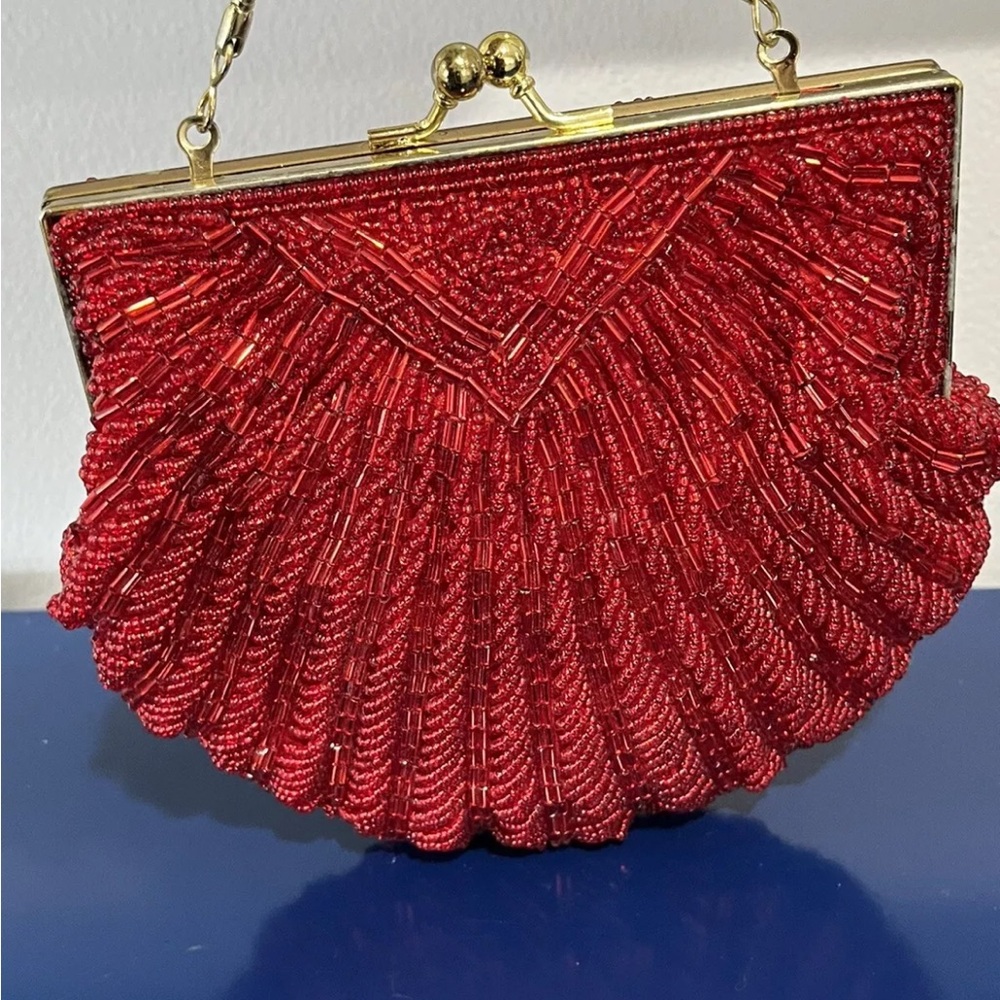 Red Beaded Purse Evening Bag Clamshell Scallop Clutch Gold Chain Vintage 70s 80s - Picture 4 of 8
